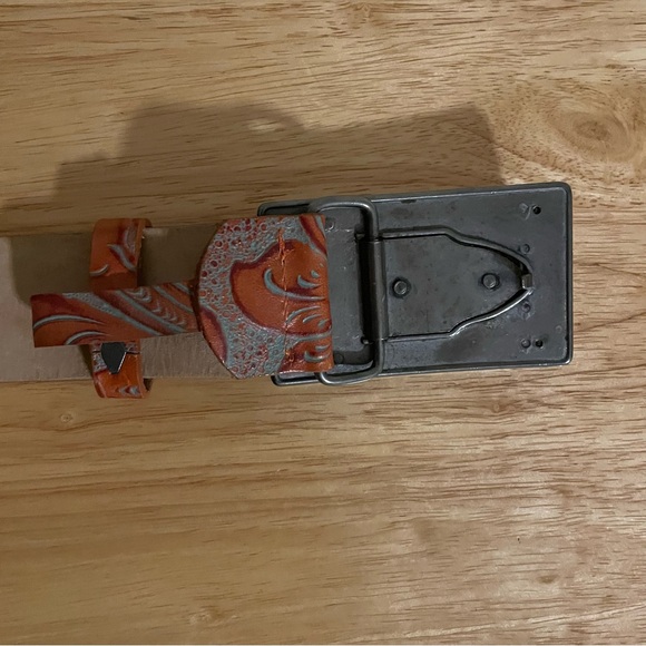 Streets Ahead Brown/Burnt Orange Leather Belt with Ornate Flower Buckle Size L - Picture 7 of 9